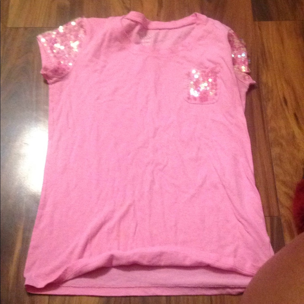 Shirt with iridescent sparkles